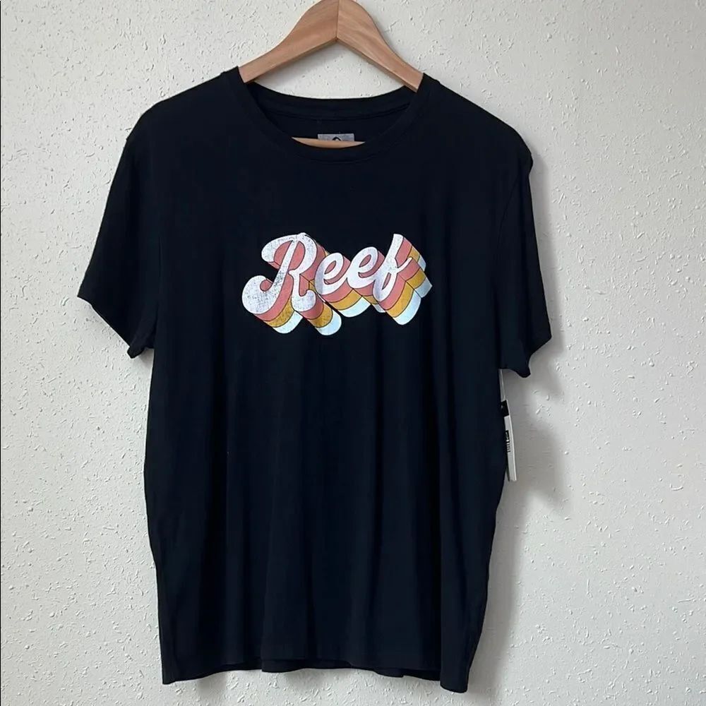 New Reef Surf Black Retro Logo Short Sleeve Graphic
Tee Size M